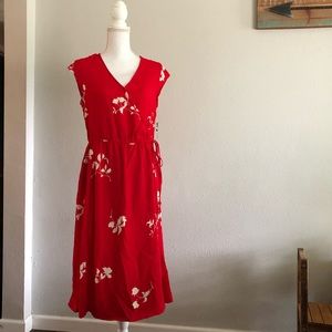 3/$25 🍄 NWT. Red & white floral dress. medium